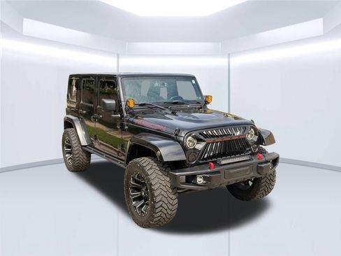Used 2014 Jeep Wrangler Unlimited Rubicon AWD/4WD image 3