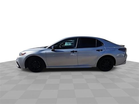 Used 2021 Toyota Camry SE image 5