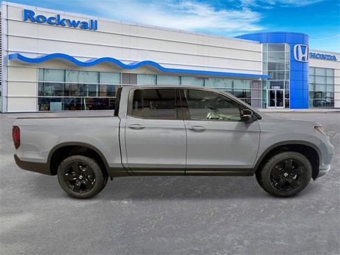 New 2026 Honda Ridgeline Black Edition image 8