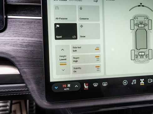 Used 2024 Rivian R1S Adventure image 21