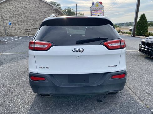 Used 2016 Jeep Cherokee Latitude w/ Cold Weather Group AWD/4WD image 6