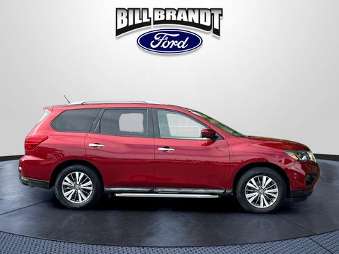 Used 2018 Nissan Pathfinder SV w/ SV Tech Package FWD image 2
