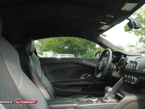 Used 2017 Audi R8 V10 w/ Carbon Exterior Package AWD/4WD image 28