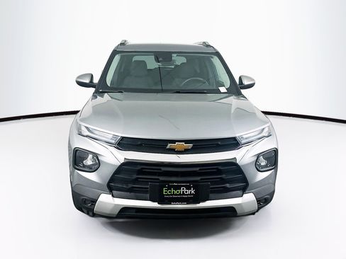 Used 2023 Chevrolet TrailBlazer LT w/ Convenience Package FWD image 2