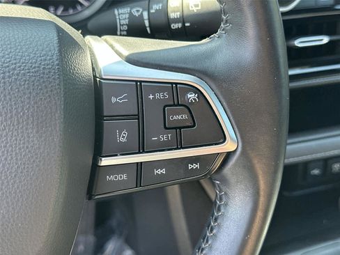 Used 2021 Toyota Highlander XSE FWD image 34