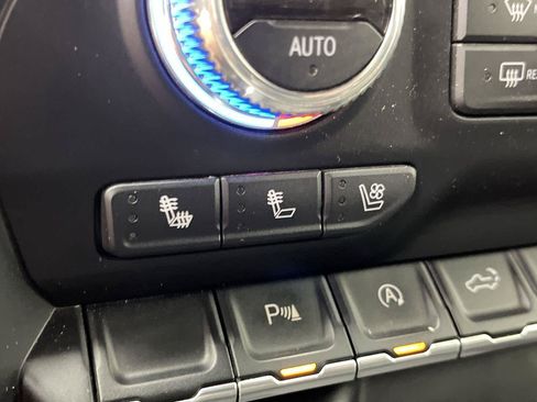 Used 2019 GMC Sierra 1500 SLT w/ SLT Convenience Package AWD/4WD image 23