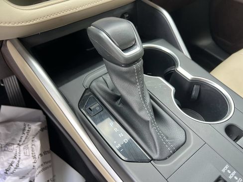 Used 2022 Toyota Highlander XLE FWD image 26