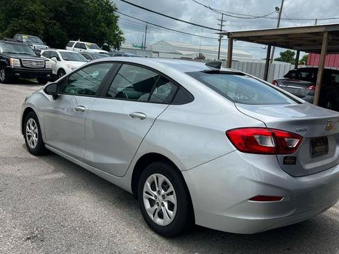 Used 2019 Chevrolet Cruze LS FWD image 5