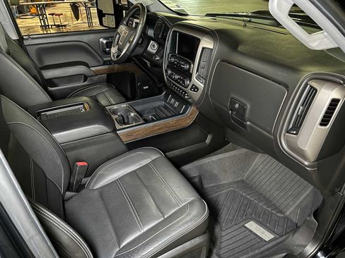 Used 2017 GMC Sierra 2500 Denali w/ Duramax Plus Package AWD/4WD image 12