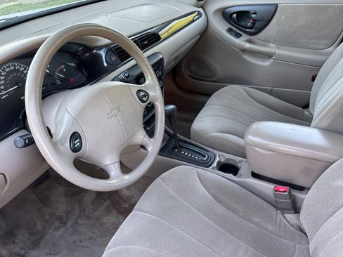Used 2002 Chevrolet Malibu V6 w/ Preferred Equipment Group 1 FWD image 9