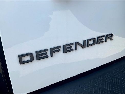 Used 2025 Land Rover Defender 110 V8 image 22