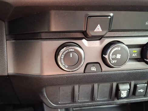 Certified 2020 Toyota Tacoma TRD Off-Road AWD/4WD image 22