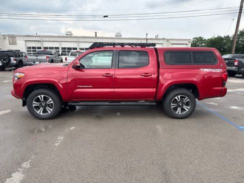 Used 2016 Toyota Tacoma TRD Sport w/ Exterior Package AWD/4WD image 8