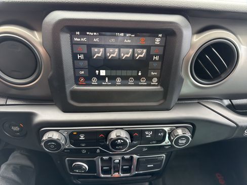 Used 2018 Jeep Wrangler Unlimited Sport S AWD/4WD image 15