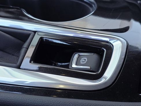 Used 2023 Chevrolet Equinox Premier image 38