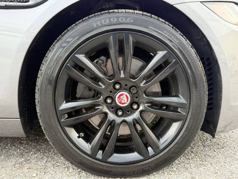 Used 2020 Jaguar XE S RWD image 26
