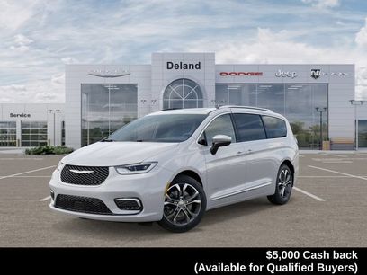 New 2026 Chrysler Pacifica Pinnacle w/ Trailer Tow Group
