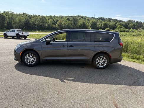 Used 2023 Chrysler Voyager LX FWD image 2