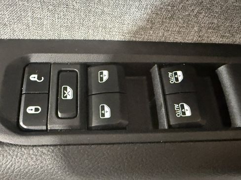 Used 2023 Jeep Compass Latitude AWD/4WD image 20