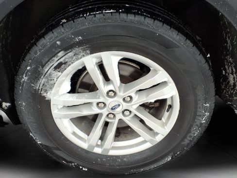 Certified 2022 Ford Explorer XLT w/ Equipment Group 202A image 8