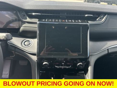 Used 2024 Jeep Grand Cherokee Altitude AWD/4WD image 22