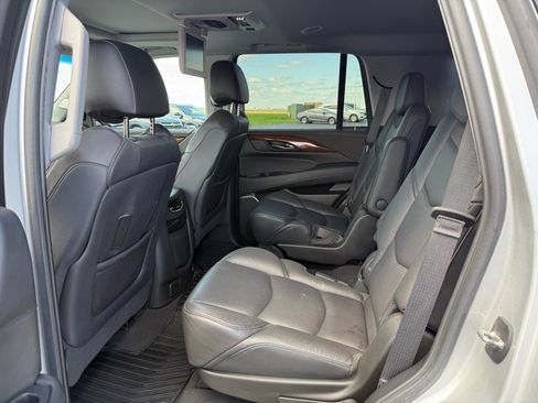 Used 2019 Cadillac Escalade Premium Luxury image 11