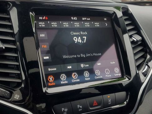 Used 2021 Jeep Cherokee Limited image 25