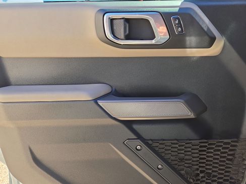 Used 2022 Ford Bronco Wildtrak image 15