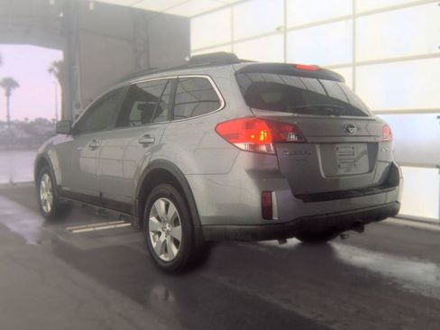 Used 2011 Subaru Outback 2.5i Premium AWD/4WD image 6