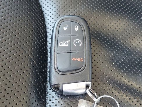 Used 2020 Jeep Cherokee Limited image 40