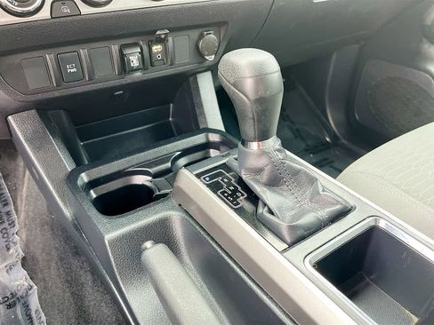 Used 2019 Toyota Tacoma SR5 AWD/4WD image 16