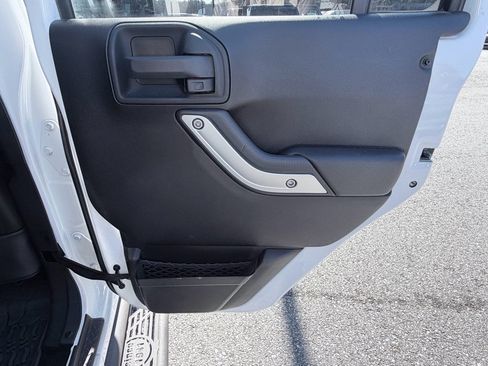 Used 2014 Jeep Wrangler Unlimited Rubicon w/ Connectivity Group image 26