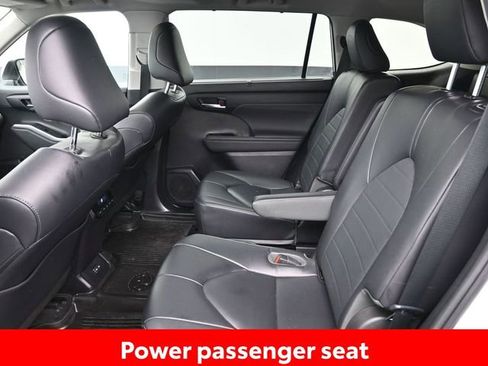 Certified 2023 Toyota Highlander XLE image 17