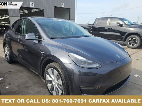 Used 2024 Tesla Model Y Long Range AWD/4WD image 2