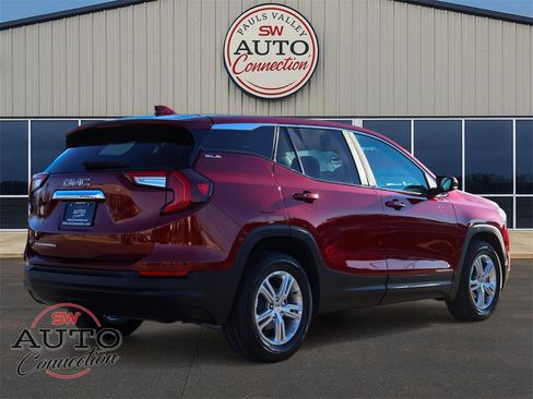 Used 2024 GMC Terrain SLE image 7