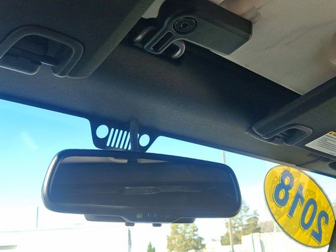 Used 2018 Jeep Wrangler Unlimited Rubicon w/ Cold Weather Group image 32