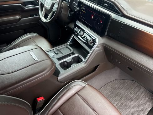 Used 2024 GMC Sierra 3500 Denali w/ Denali Reserve Package AWD/4WD image 15