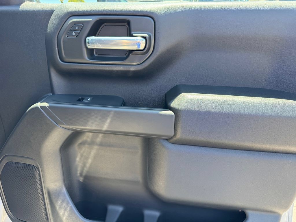 New 2026 Chevrolet Silverado 1500 Custom Trail Boss w/ Turbomax Blackout Package AWD/4WD image 9