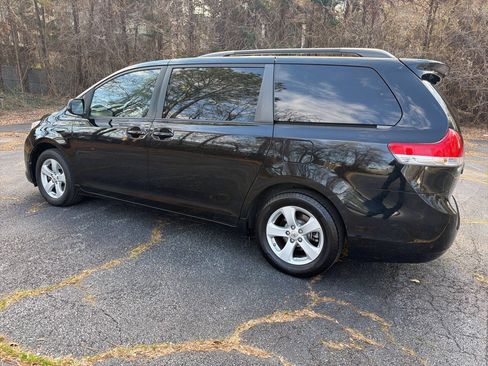 Used 2011 Toyota Sienna LE FWD image 4