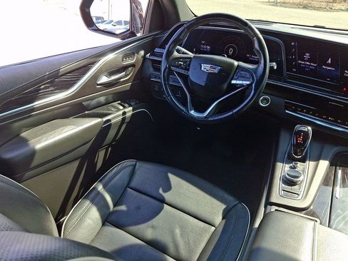 Used 2023 Cadillac Escalade ESV Sport AWD/4WD image 15