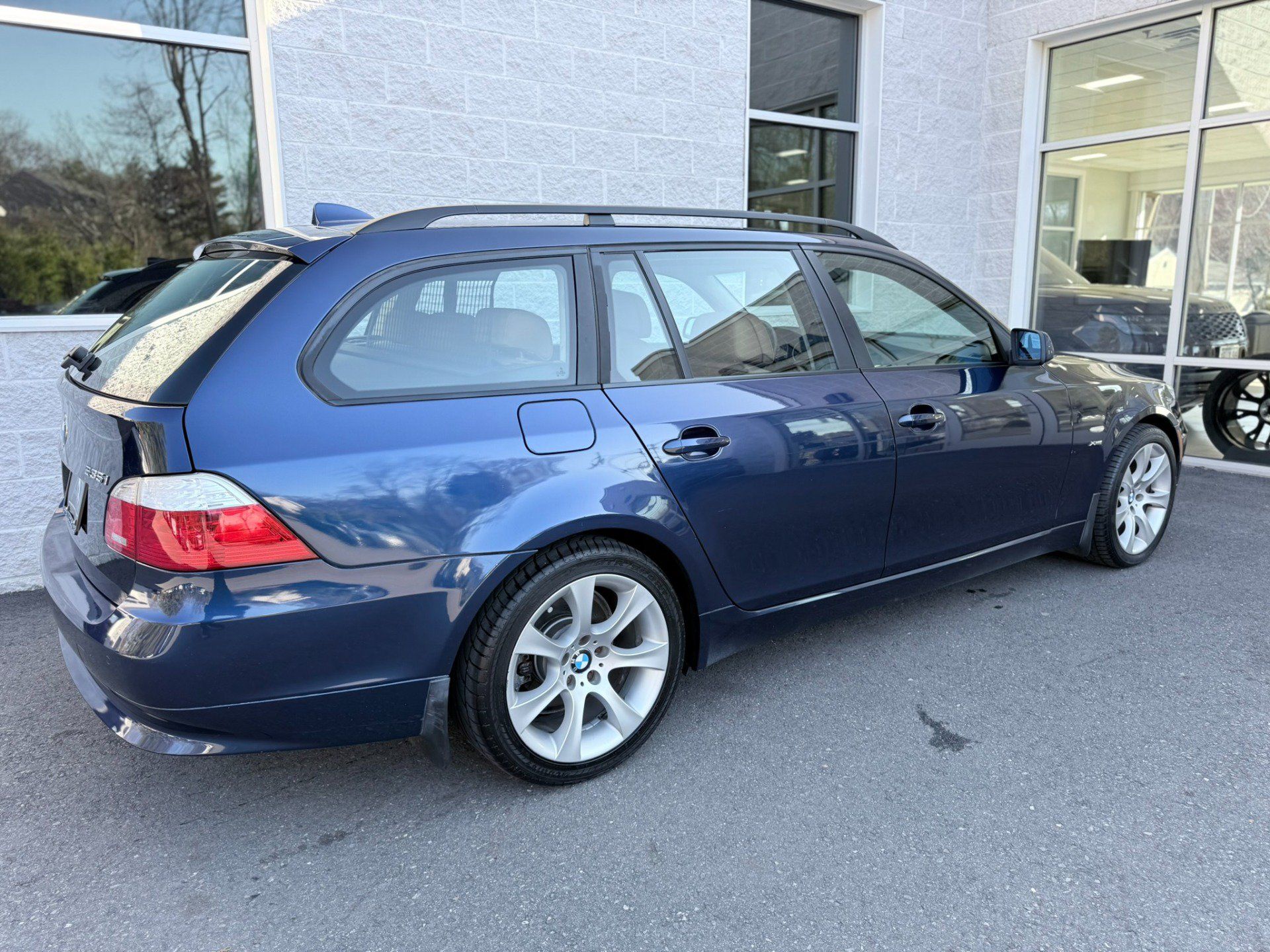 Used 2009 BMW 535i xDrive Wagon AWD/4WD image 27