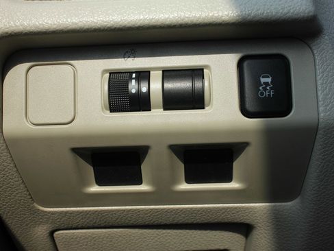 Used 2015 Subaru Crosstrek 2.0i Premium image 17