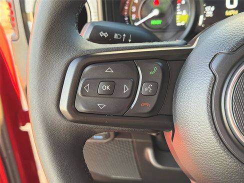 Used 2025 Jeep Wrangler Willys image 25