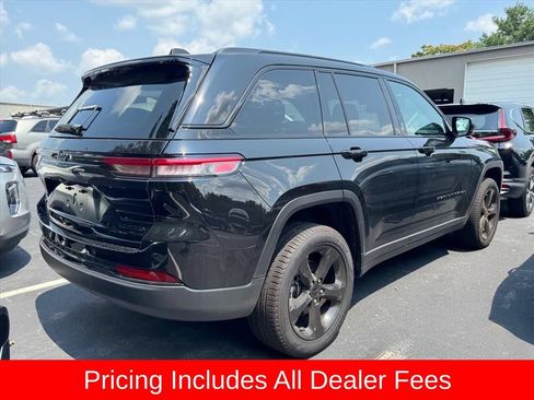Used 2025 Jeep Grand Cherokee Limited w/ Black Appearance Package AWD/4WD image 2