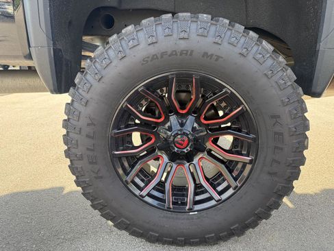 Used 2021 GMC Sierra 2500 AT4 w/ AT4 Premium Plus Package AWD/4WD image 13