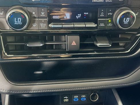 Used 2022 Toyota Highlander XSE FWD image 15