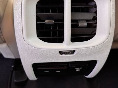 Used 2019 Jeep Cherokee Limited FWD image 16