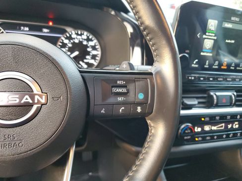 Used 2025 Nissan Pathfinder SL FWD image 27