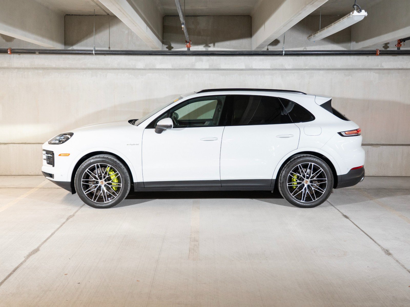 Certified 2025 Porsche Cayenne Coupe AWD/4WD image 2