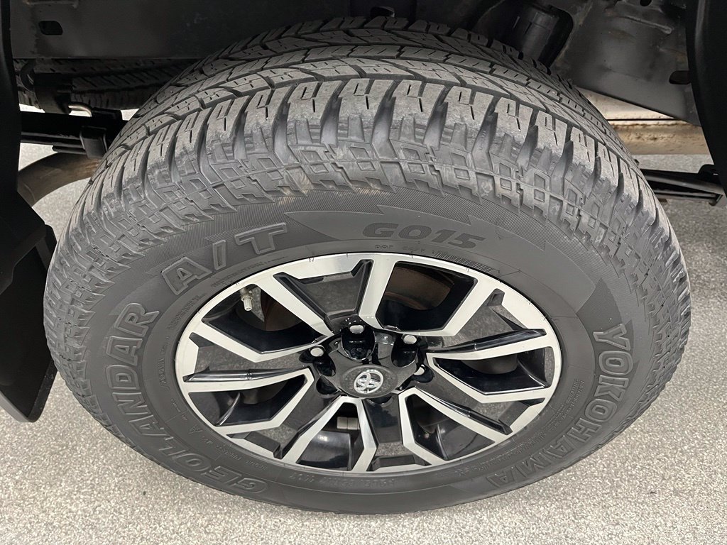 Used 2020 Toyota Tacoma TRD Sport w/ TRD Premium Sport Package AWD/4WD image 17